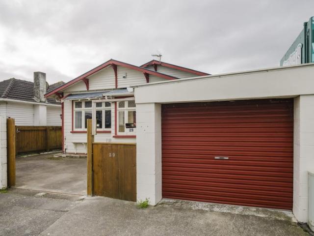petone, 6+ bedrooms