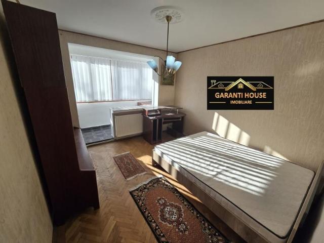 Petre Dulfu, apartament cu 3 camere, decomandat