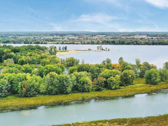 Petrie's Landing II by Brigil 3 Bedroom Apartment for Rent at 160 Prestige Cir, Ottawa, ON K4A 1K5 Chatelaine Village