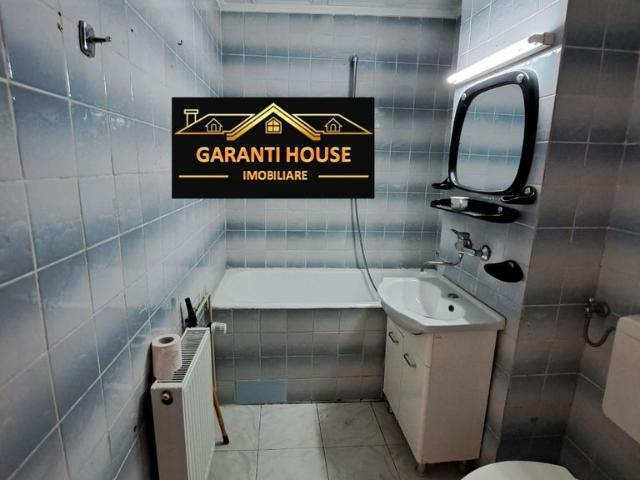 Petru Rares, etaj 3, apartament cu 3 camere, decomandat, 87 000€ neg