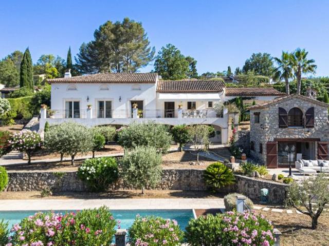 PEYMEINADE Magnifique propriété avec bastide indépendante