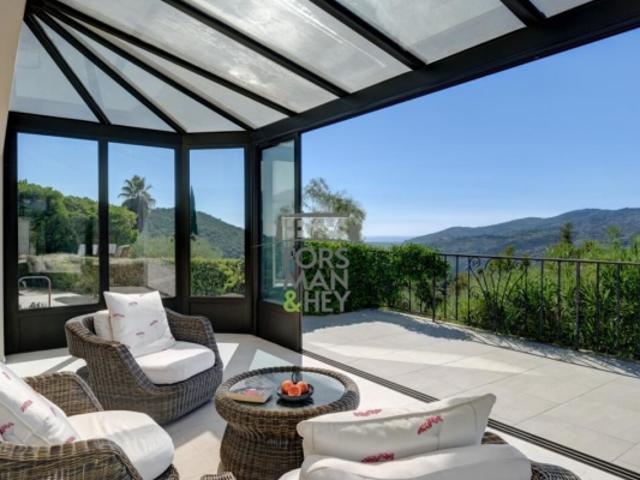 Peymeinade: Villa au calme avec vue mer