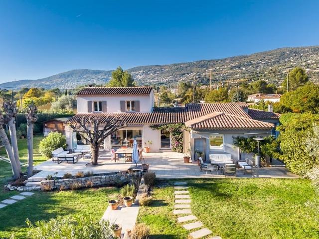 Peymeinade villa familiale avec vue panoramique sur Cabris S. 245m² Peymeinade