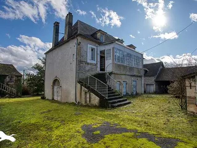 Peyrignac 24210 Achat / Vente maison 6 pièces t6 au dernier étage parking