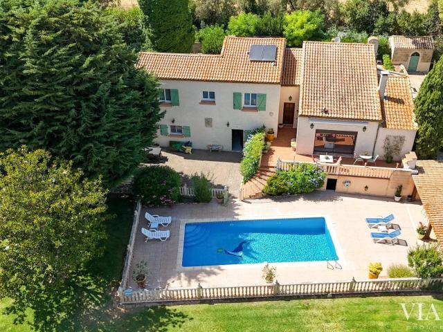PÉZENAS, vaste villa familiale de 262 m² sur parc constructible