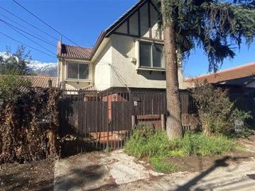 Peñalolén, Casa en venta de 5 dorm y piscina en peñalolén