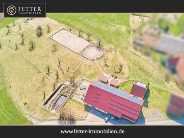 Pferdeimmobilie im Schwarzwald – Traumhafte Blicklage gepaart mit moderner Stallung!