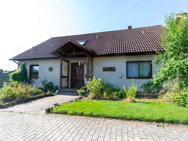 Pferdeliebhaber aufgepasst. Einfamilienhaus mit Reitanlage und Pferdeboxen