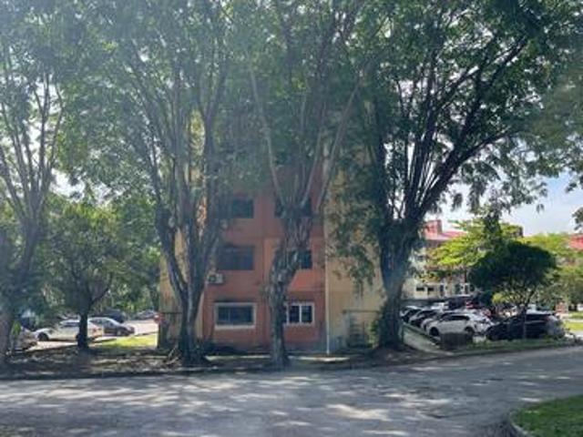 PKNS Flat seksyen 6 Shah Alam 1st floor unit for sale
