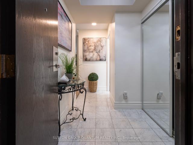 PH1 168 Simcoe Street