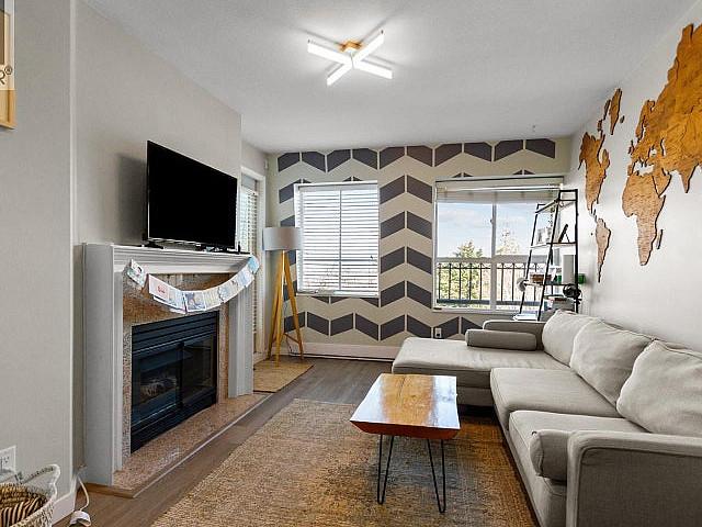 Ph414 488 Kingsway Vancouver, British Columbia