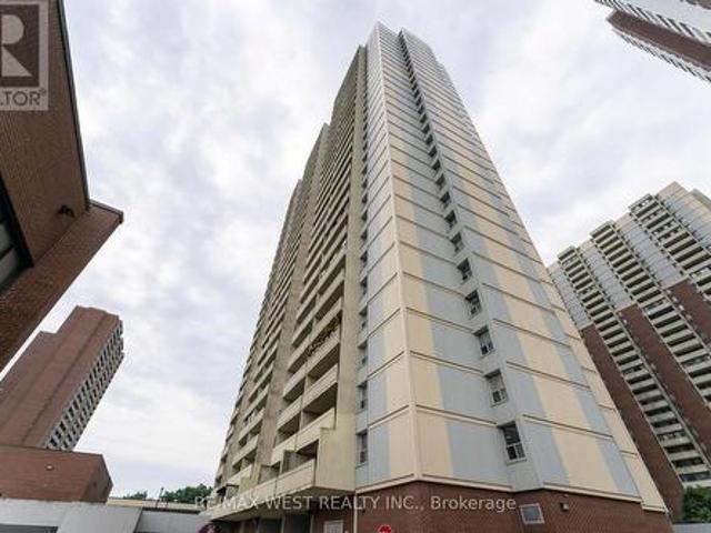 Ph5 5 Massey Square, Toronto, ON, M4C 5L6 condo for sale | Listing ID E12315 | Royal LePage
