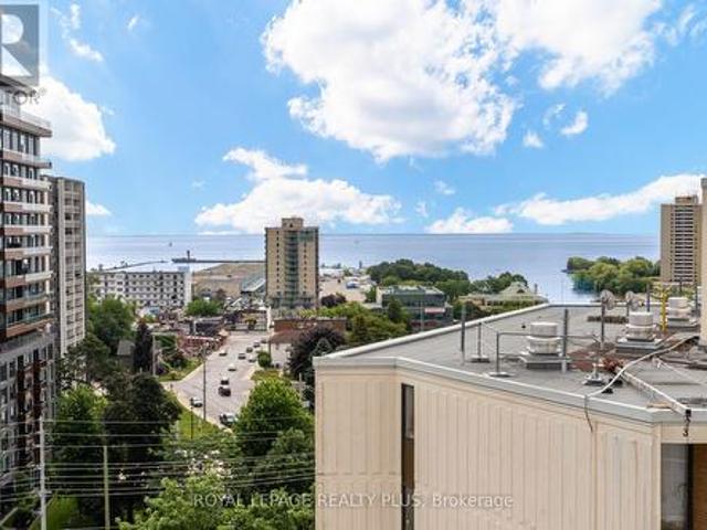Ph 4 39 Stavebank Road N, Mississauga, ON, L5G 4N7 condo for sale | Listing ID W13560 | Royal LePage