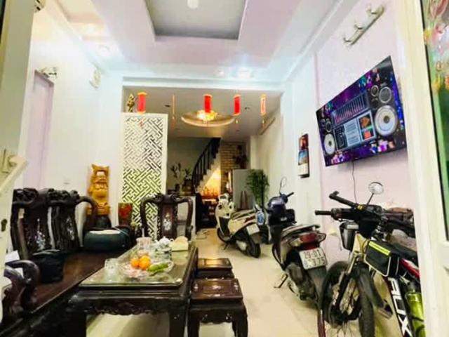 Phố Tạ Quang Bửu, DT 35m2, Hiếm Nhà Bán, 5tầng, Nhà Mới, Thang Máy, Giá 10. X Tỷ