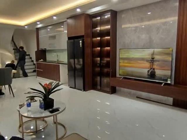 Phố Trạm, Long Biên: Nhà mới 7 tầng, thang máy, mặt tiền 5m, giá tốt nhất thị trường!