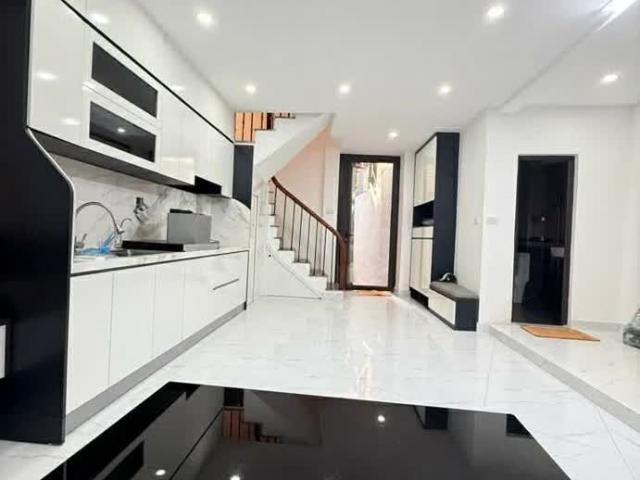 Phố Trần Khát Chân, DT 37/40m2, Nhà Đẹp, 5tầng, Full Nội Thất Sang Trọng, Giá 7.7tỷ