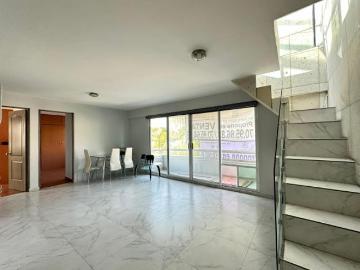 PH en tercer nivel exterior, 2 habitaciones, 1 1/2 baños, 1 estacionamiento