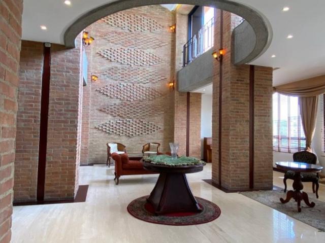 PH en venta en Los Samanes 450m2 4H/4B/4E