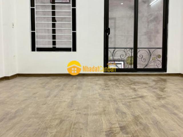 Phố nguyễn văn linh long biên. Sát ô tô tránh