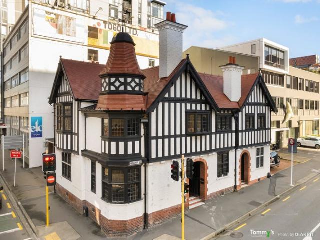 Phoenix House A Timeless Masterpiece
