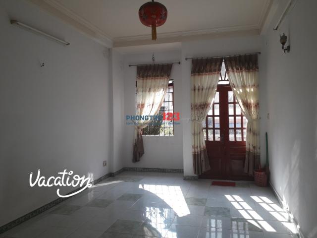 Phòng 32m2 cho thuê, hàng xanh, Q. Bình Thạnh
