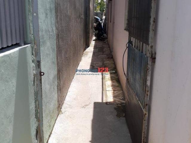 Phòng trọ 20m2, cách Aeon 500m. Lối đi riêng, có WC và bếp