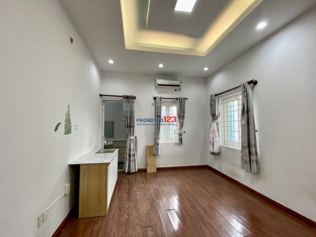 Phòng trọ cao cấp có cửa sổ thoáng mát gần ngay CĐ Kinh tế Đối Ngoại