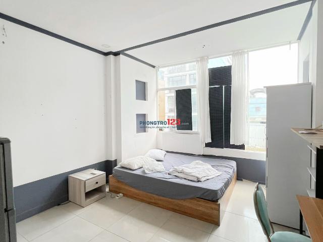 Phòng cửa sổ lớn full nội thất gần Cầu Ông Lãnh Quận 1