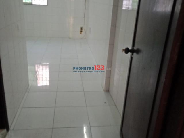 Phòng cửa sổ sạch đẹp, wc riêng ko chung chủ lạc long quân