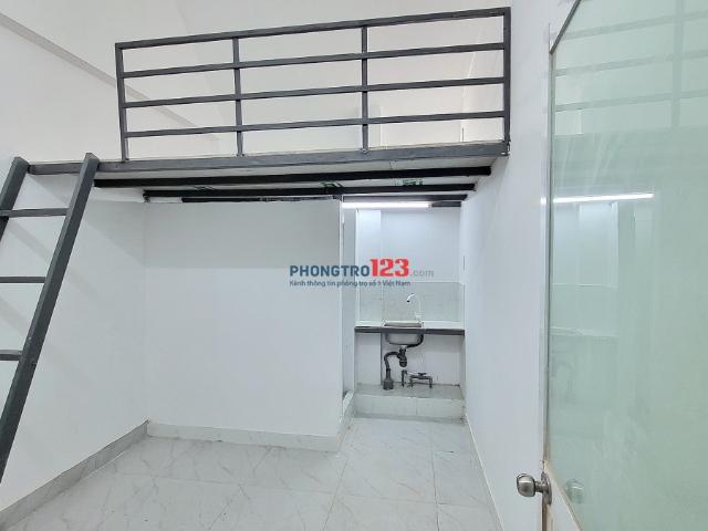 Phòng có gác máy lạnh giá 2tr7 ngay Ngã tư Bốn xã qua VHU 7 10p