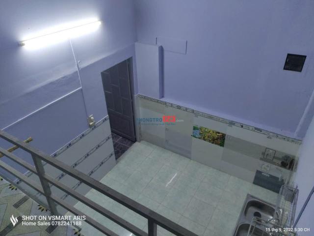 Phòng gác cao, giá rẻ, sẵn máy lạnh ngay dương quảng hàm, gò vấp