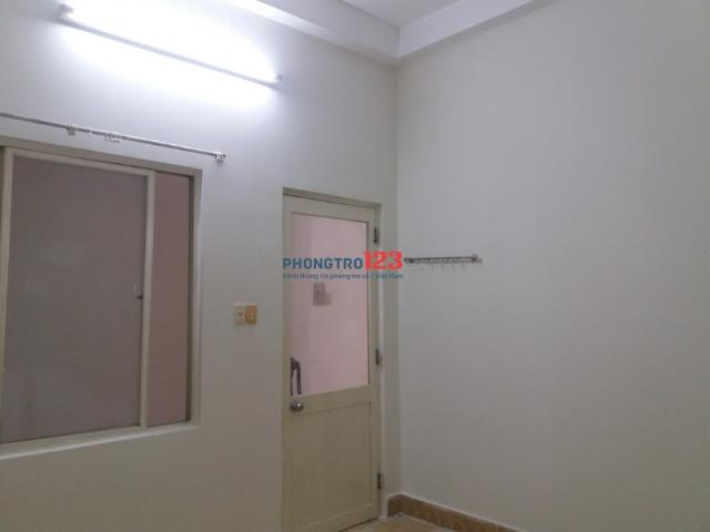 Phòng mới cửa sổ sạch sẽ mát mẻ ngay cộng hòa lê tấn quốc