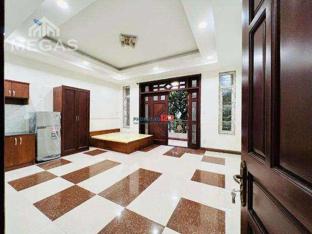 Phòng máy giặt riêng gần ueh, đường thành thái giá tốt
