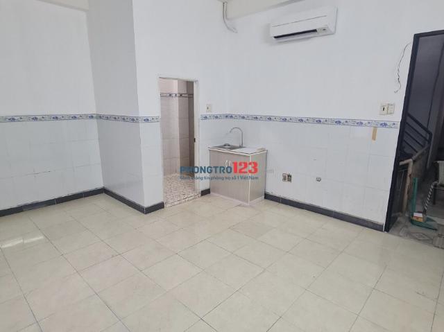 Phòng máy lạnh diện tích 30m ngay huỳnh tấn phát Q7
