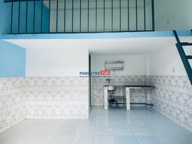 Phòng ngay Phạm Văn Đồng, Kha Vạn Cân, KCN Sóng Thần 2 20m2 có gác mới