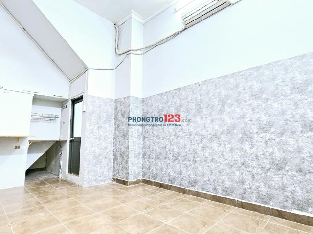 Phòng đẹp, trần cao 4m thoáng mát, cửa sổ, máy lạnh, D2 nối dài!