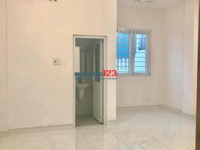 Phòng rộng 50m2 cho thuê 4,5 người ở