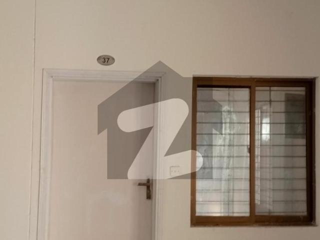 PHA B type 3 bed Along with servant Room available for Rent I 16/3