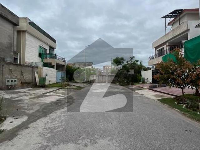 PHA officer residencia 8marla gray structure for sale PHAF Officers Residencia