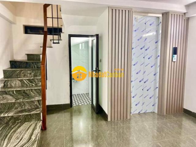 Phân lô, hoàng cầu lô góc, ô tô tránh, 7 tầng thang máy, ở kinh doanh văn phòng quá đỉnh 76m2 x 7 tần