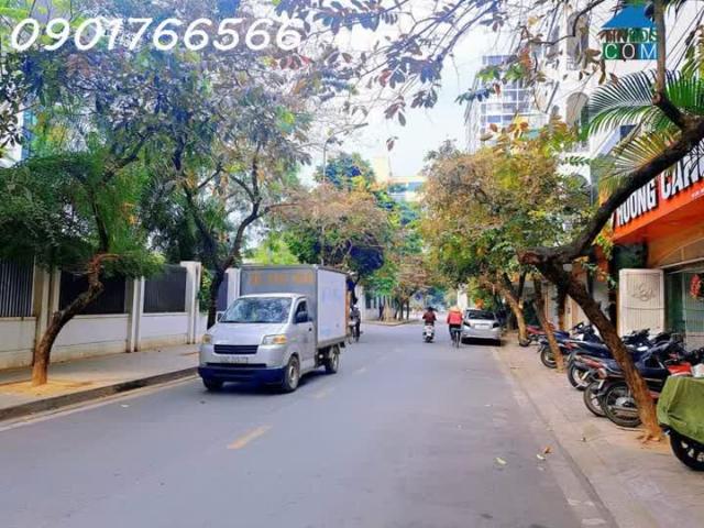 Phân Lô Vip, Phố Hoàng Cầu, Trung tâm quận Đống Đa, 63m x 7T, Giá 2x tỷ