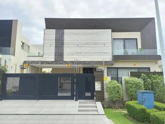 Phase 6 1 kanal brand new fully maintained bungalow is available for sale. Lahore DHA Defence ID 102782