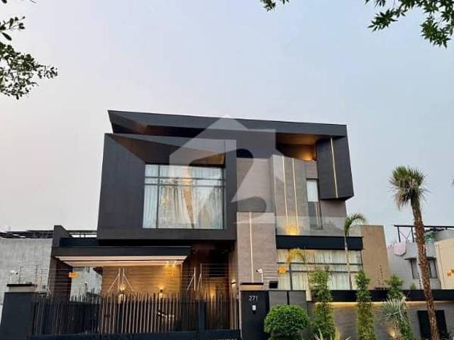 Phase 6 1 kanal brand new fully maintained bungalow is available for sale