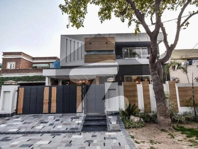 Phase 7 10 marla brand new fully maintained bungalow is available for sale