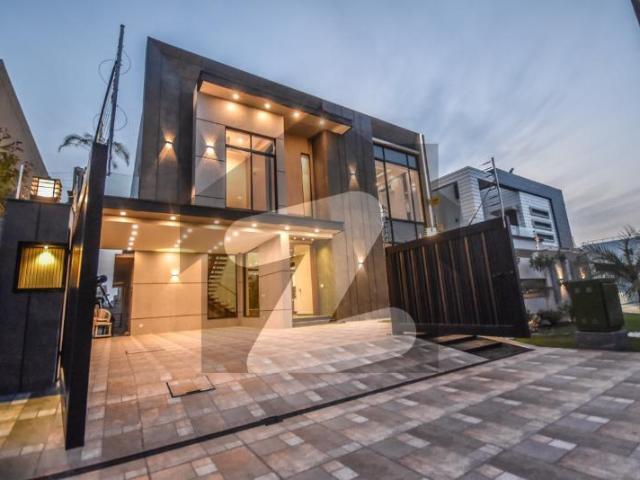 Phase 7 1 kanal brand new fully maintained bungalow is available for sale. DHA Phase 7 Block Y