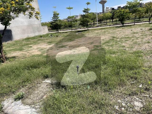Phase 8, M Block. 5 Marla Boulevard Category 1400 Series Pair Plot Available For Sale