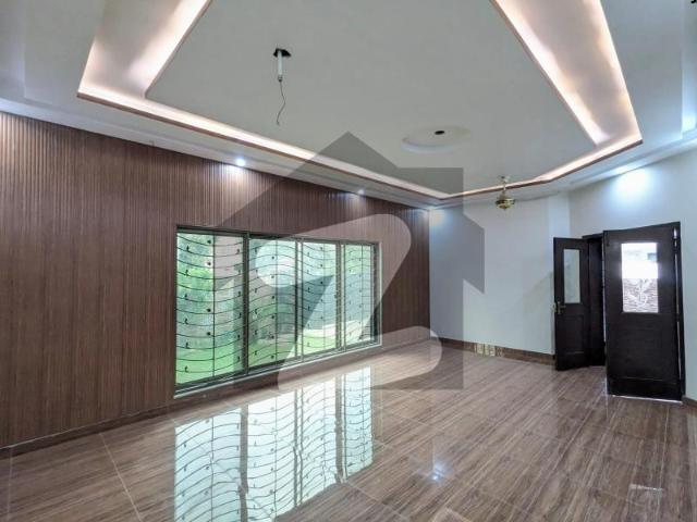 Phase 1 kanal fully maintained used bungalow is available for sale. DHA Phase 1