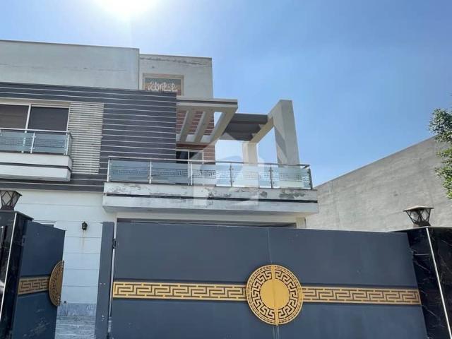 Phase one 10 marla house available for rent in bahria orchard lahore