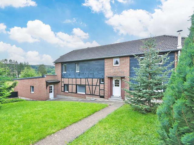 PHI AACHEN Potentialstarkes Ein bis Zweifamilienhaus mit Garten in ruhiger Lage von Stolberg!