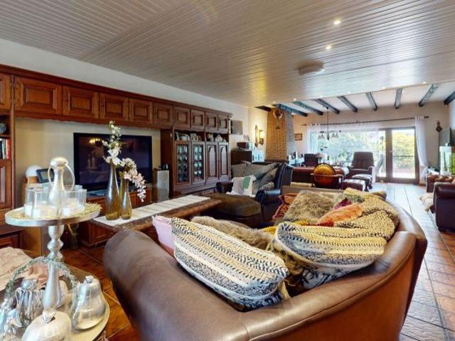 PHI KÖLN Ruhig gelegener Familientraum mit Einliegerwohnung und Garagen in Erfstadt Erp!